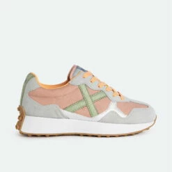 MUNICH ROAD WOMAN 39