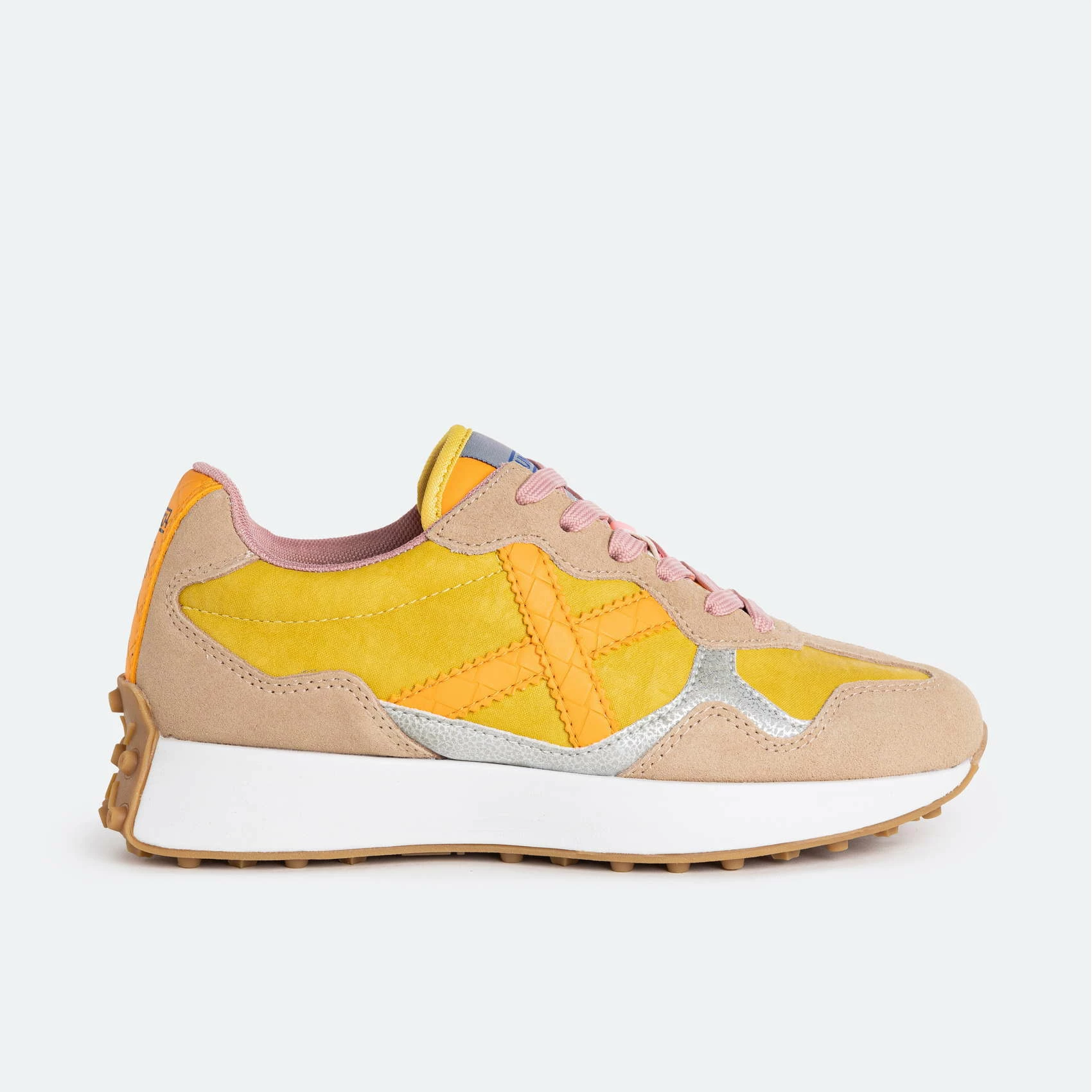 MUNICH ROAD WOMAN 40 1 MUNICH ROAD WOMAN 40