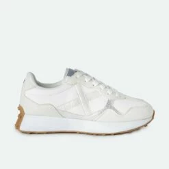 ROAD WOMAN 32 SNOW FLAKE